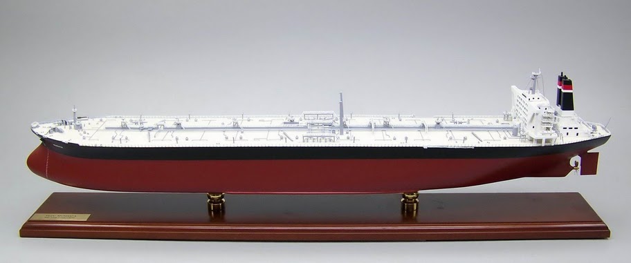 大型オイルタンカー ムンダカ号(MUNDACA OIL-TANKER）精密模型完成品。精密貨客船模型完成品台座付の製作と通販専門店 ウッドマンクラブ 木製ハンドメイド船舶模型「オイルタンカー ムンダカ号」を通販で販売中